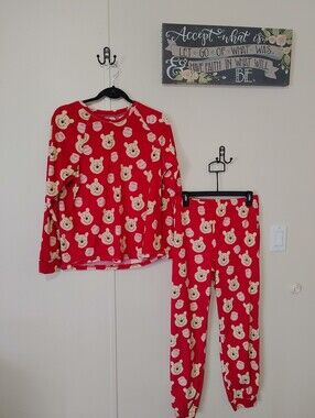 NWOT Disney Winnie The Pooh Super Soft Small 4/6 Velour Pajama Set